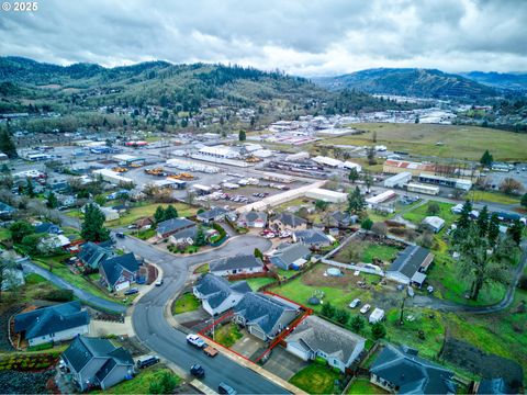 A home in Roseburg