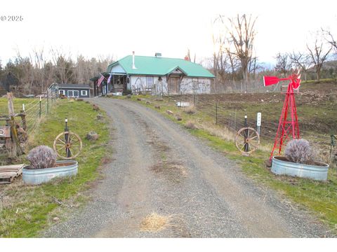 A home in Dayville