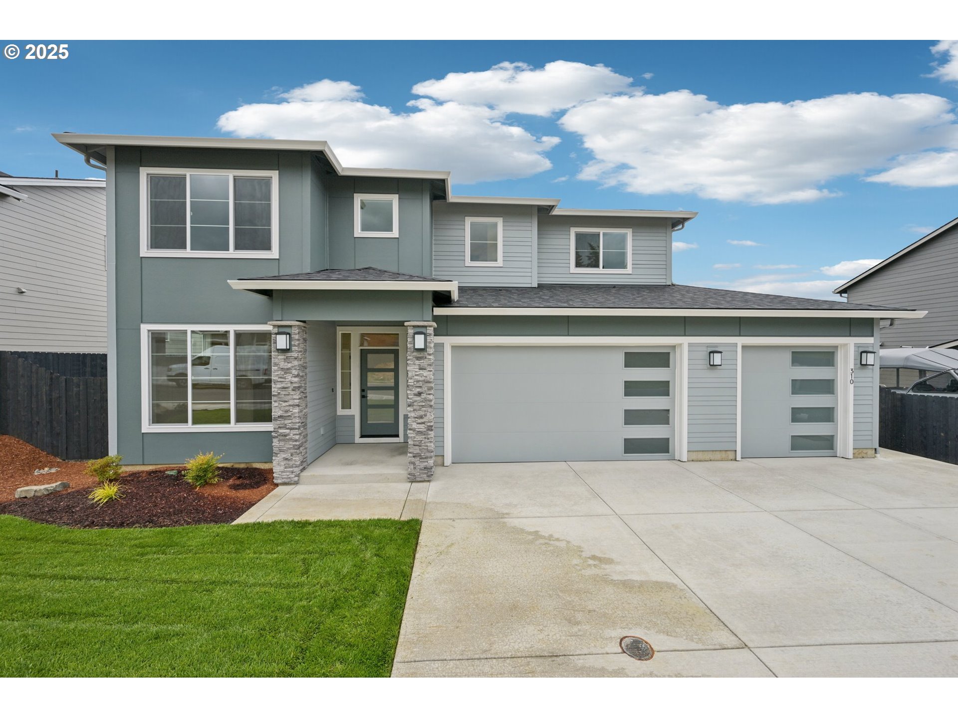310 W 20TH WAY