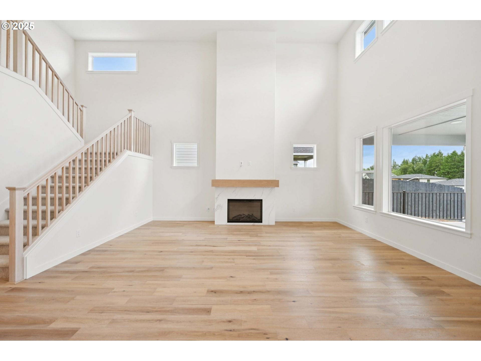 310 W 20TH WAY