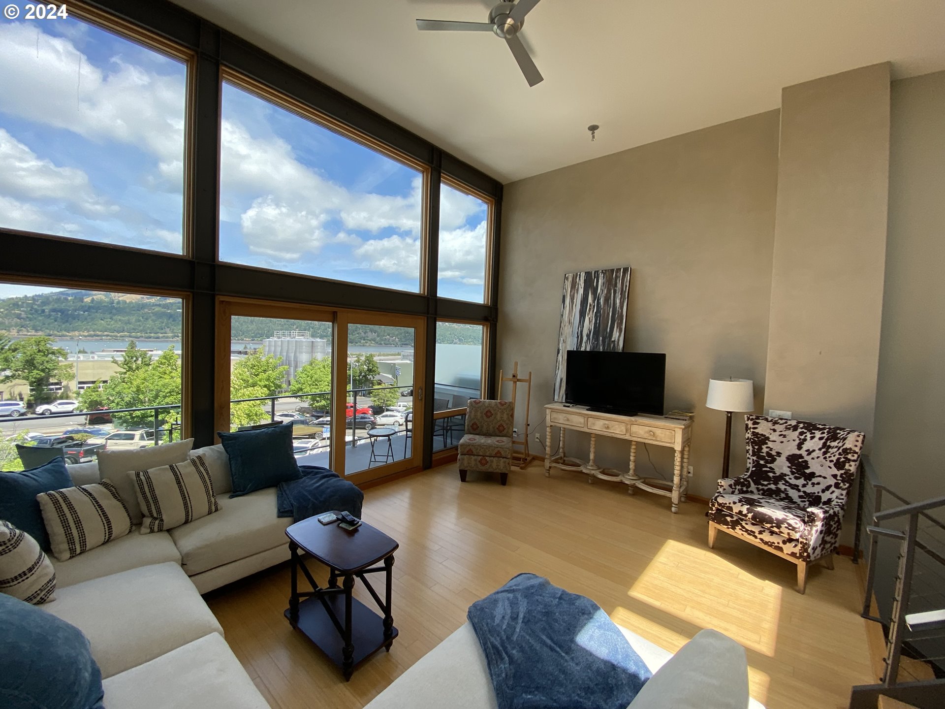 606 CASCADE AVE
