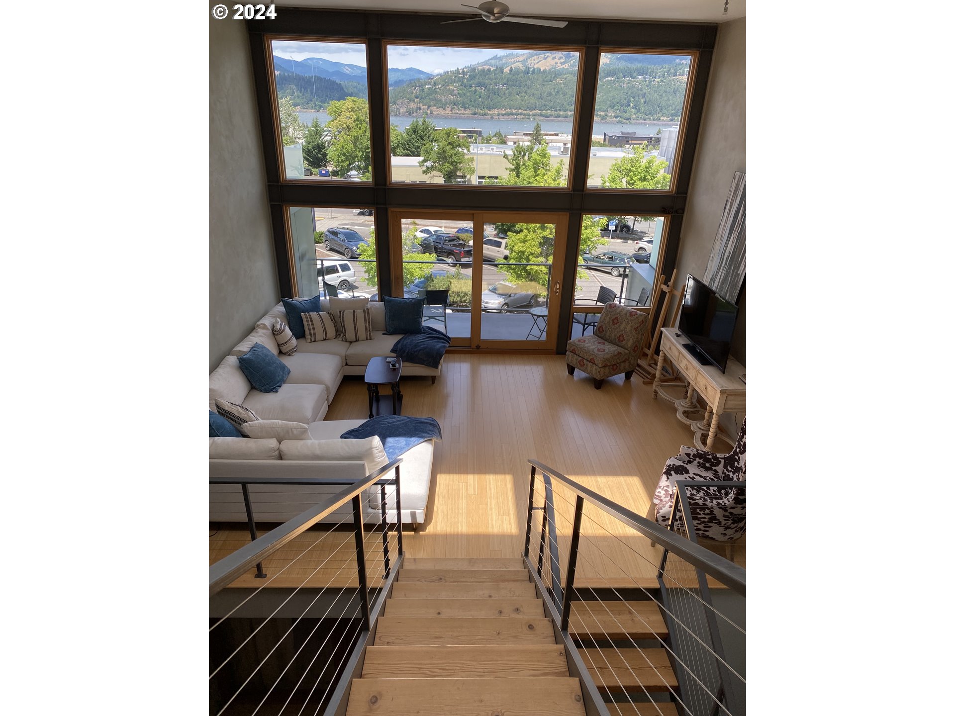 606 CASCADE AVE