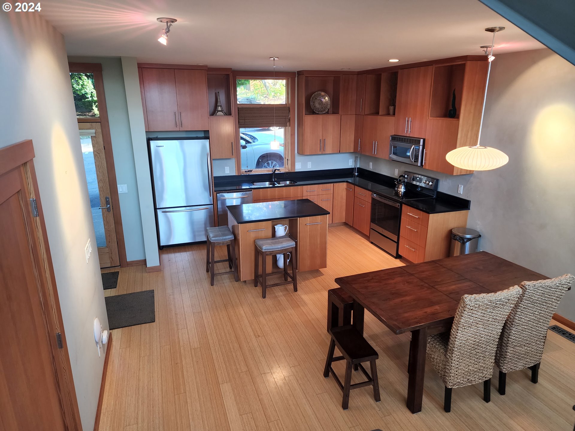 606 CASCADE AVE