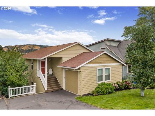 1218 LINCOLN ST, HOOD RIVER, OR 97031 - Image e1207c1a17f8d7e298d259fbeb5d3c21/2679683349