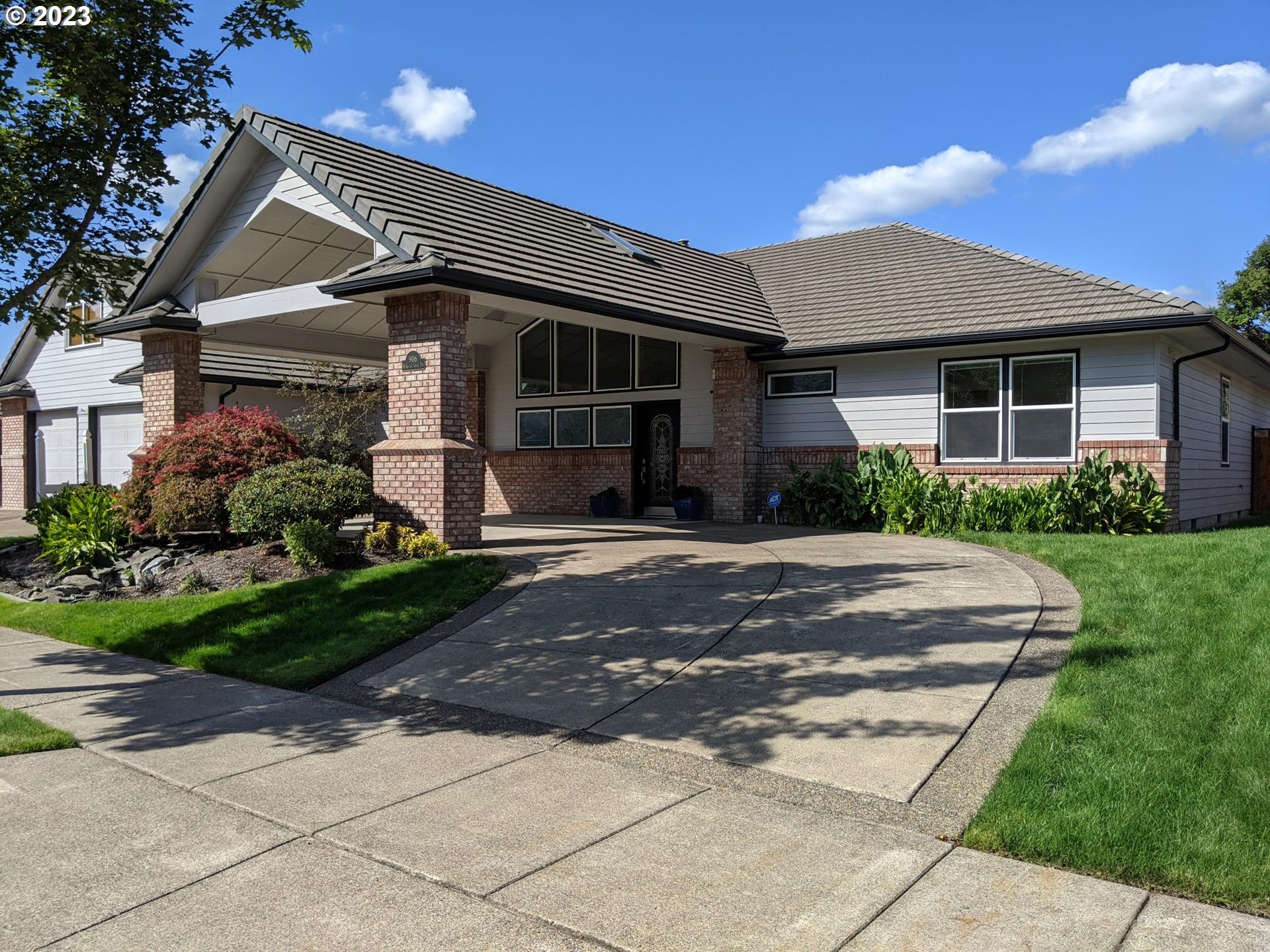 906 MCKENZIE CREST DR