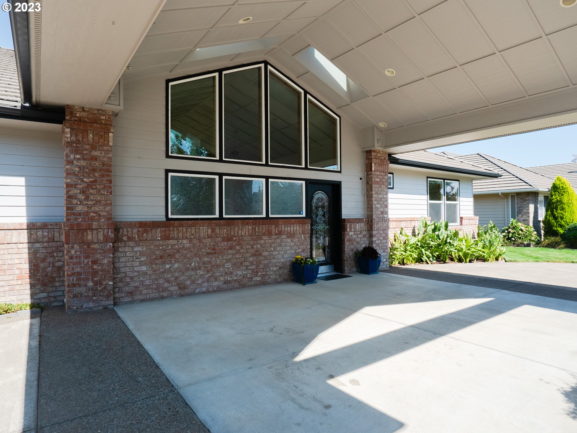 906 MCKENZIE CREST DR