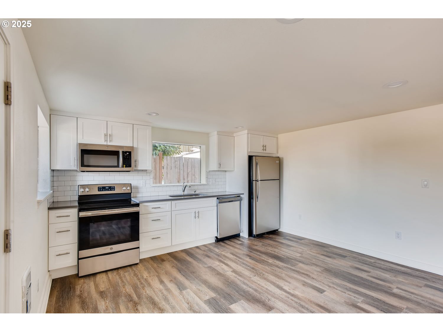 Portland, Oregon 97211, United States, 5 Bedrooms Bedrooms, ,2 BathroomsBathrooms,Residential,Active,91821