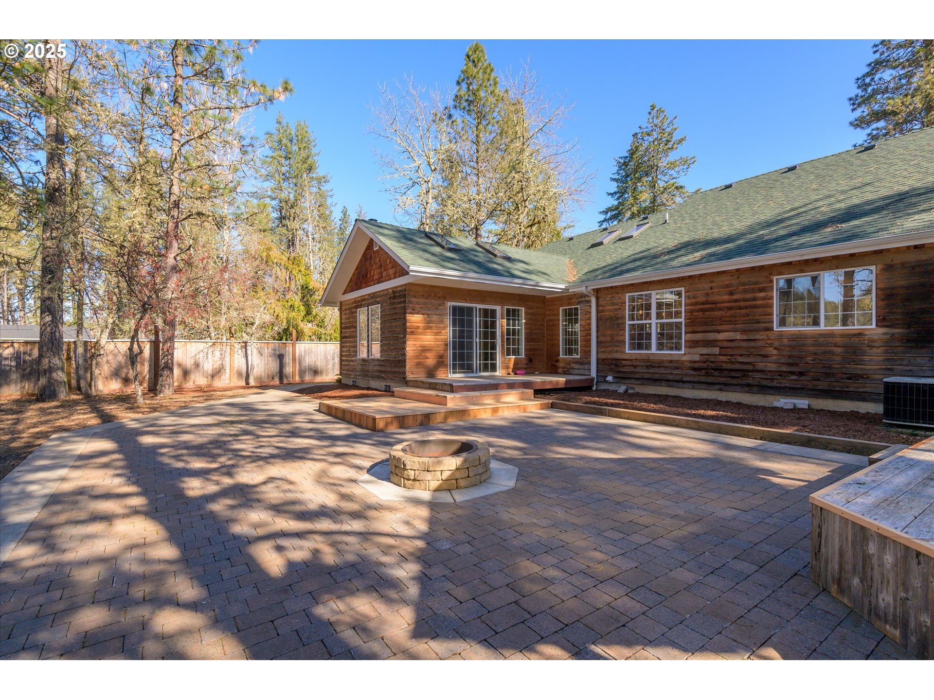 Eugene, Oregon 97405, United States, 3 Bedrooms Bedrooms, ,2 BathroomsBathrooms,Residential,Active,4484