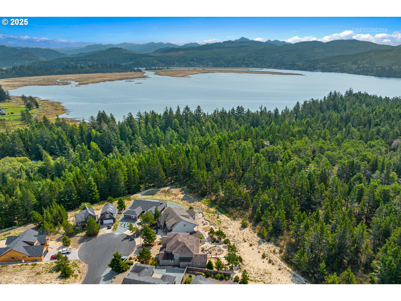 Manzanita, Oregon 97130, United States, 4 Bedrooms Bedrooms, ,3 BathroomsBathrooms,Residential,Pending,210289