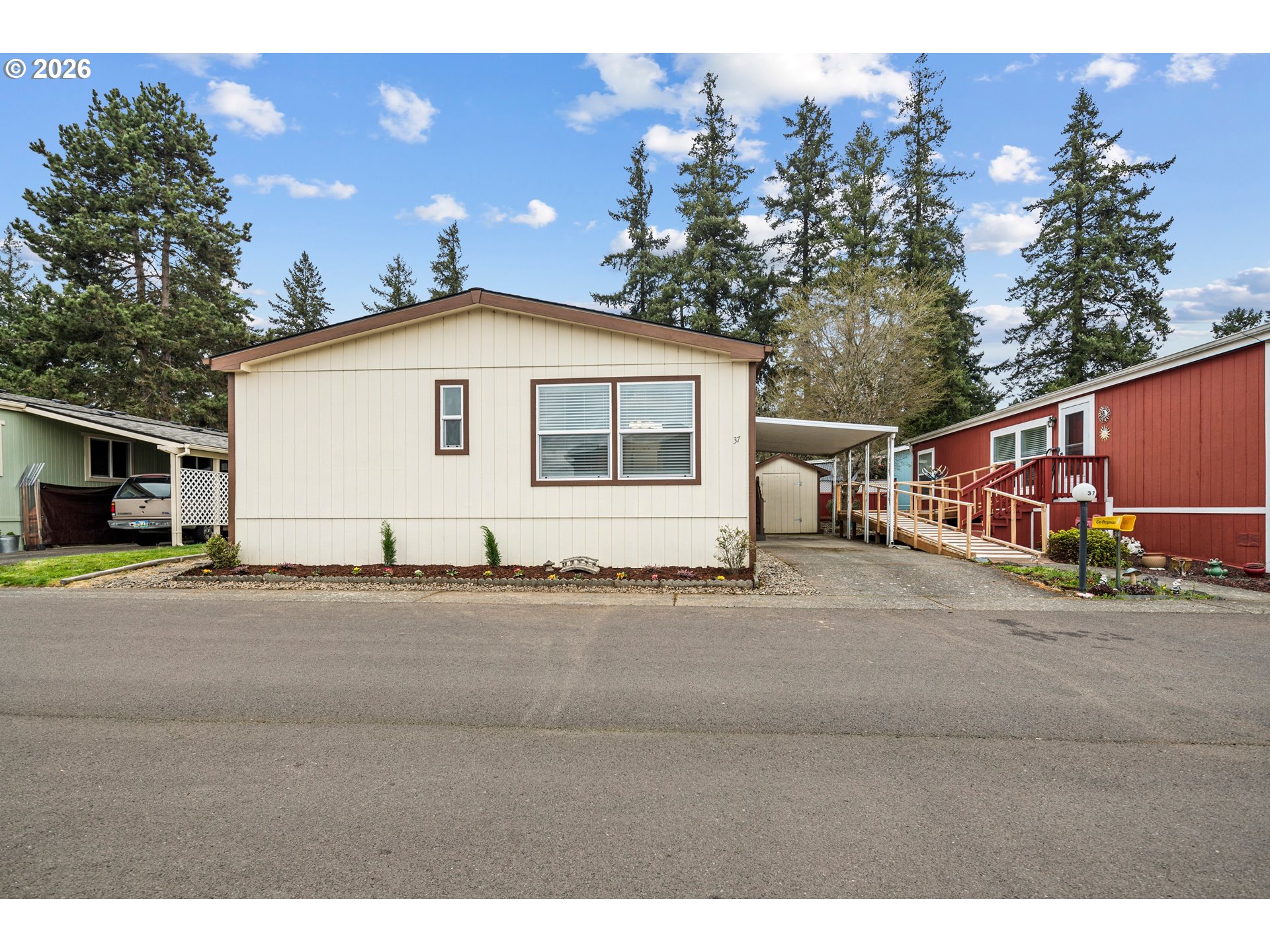 Photo 1 of 34 — 18485 SW PACIFIC DR #37 Unit #37, Tualatin, OR 97062