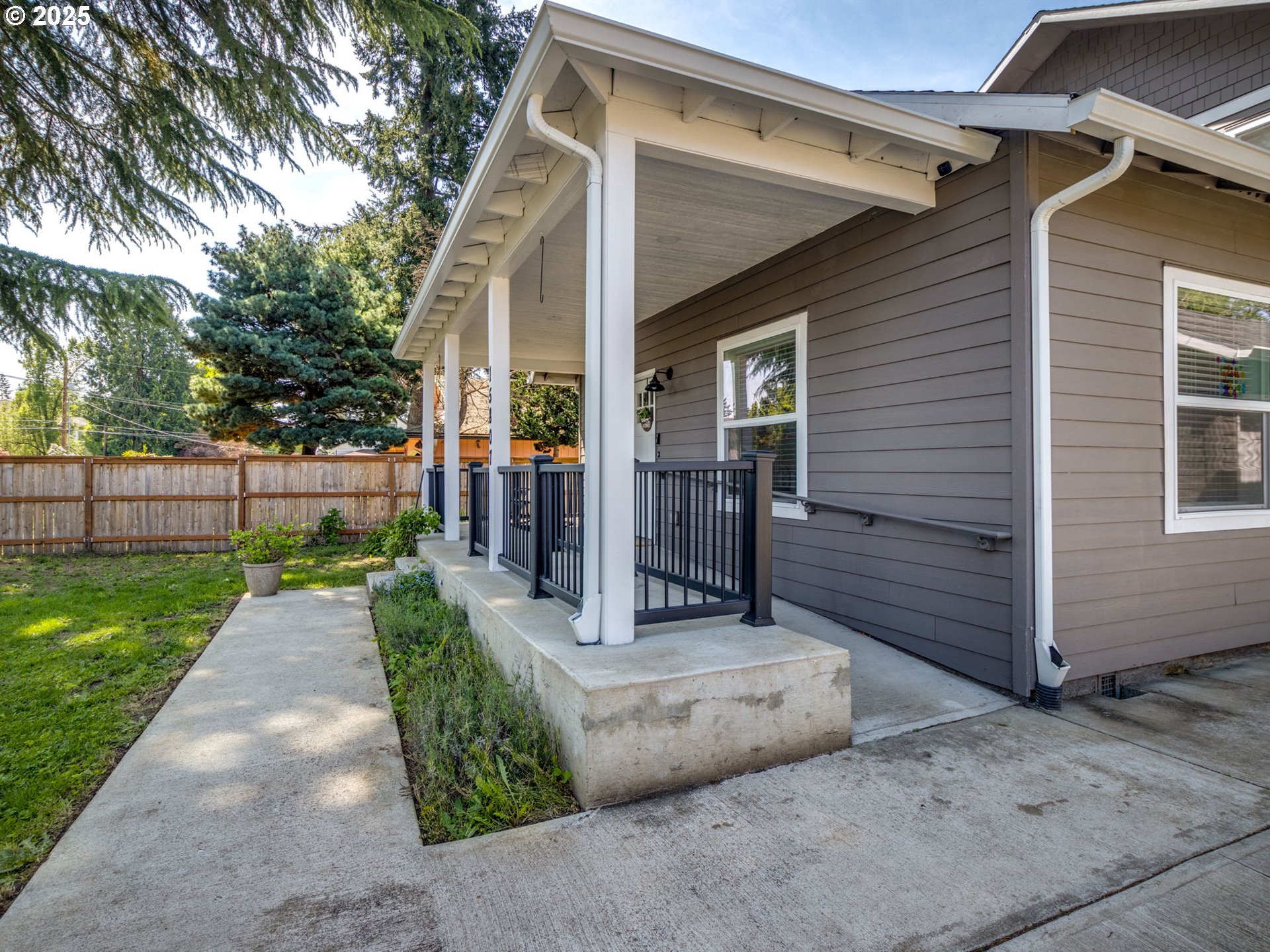 15807 SE RAINIER AVE