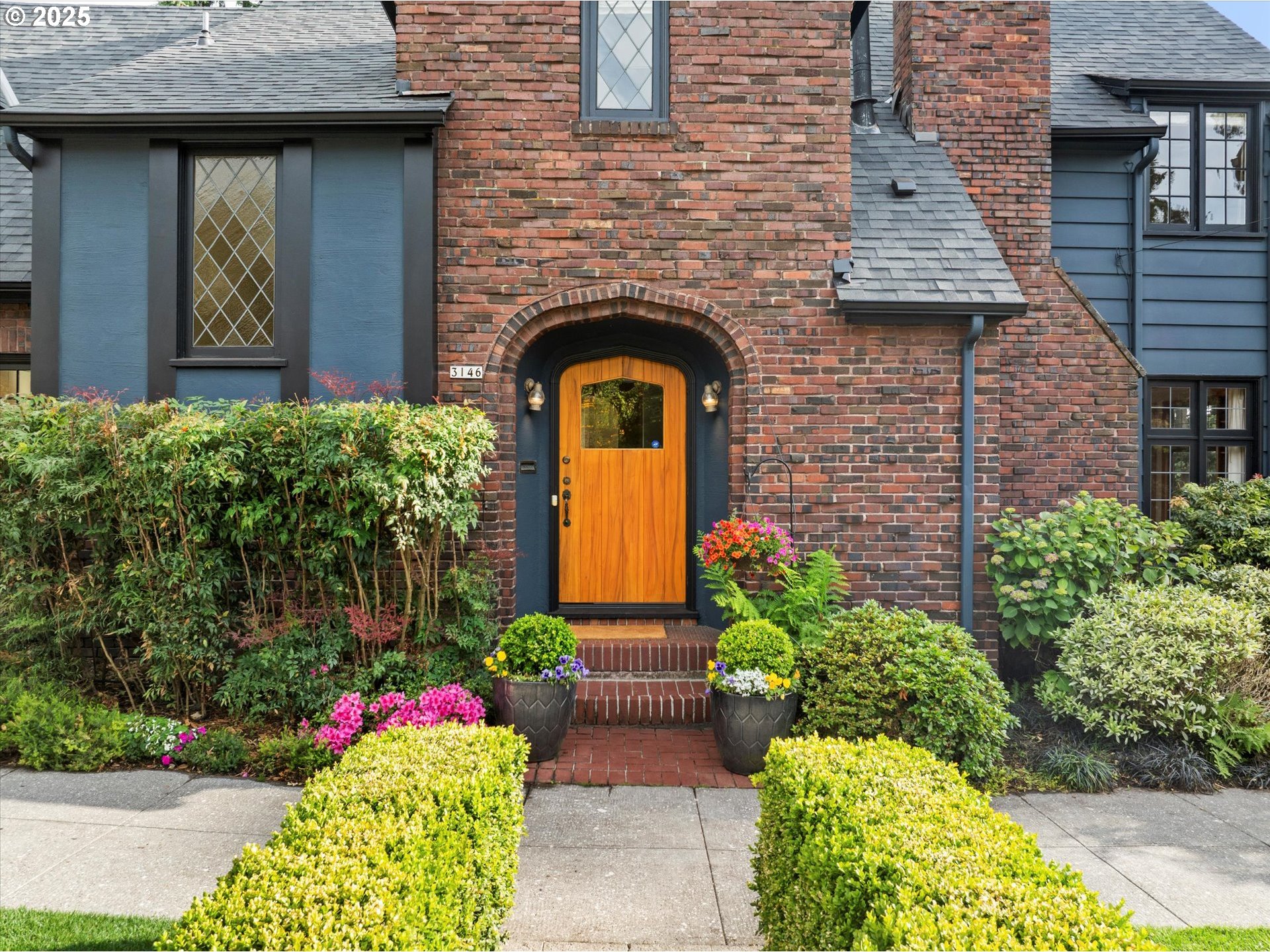 3146 NE ALAMEDA TER