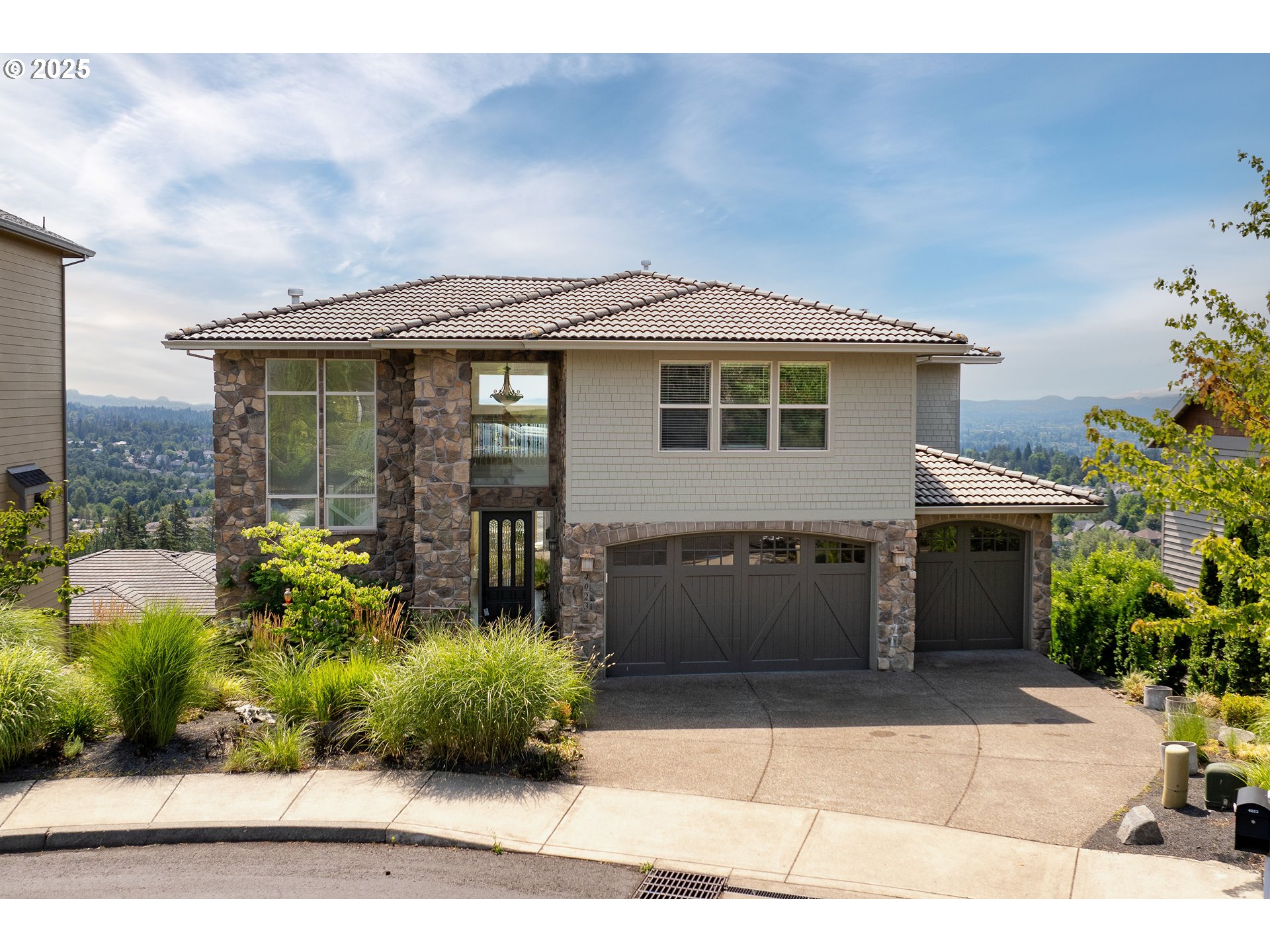 4023 NW SUNSET CIR