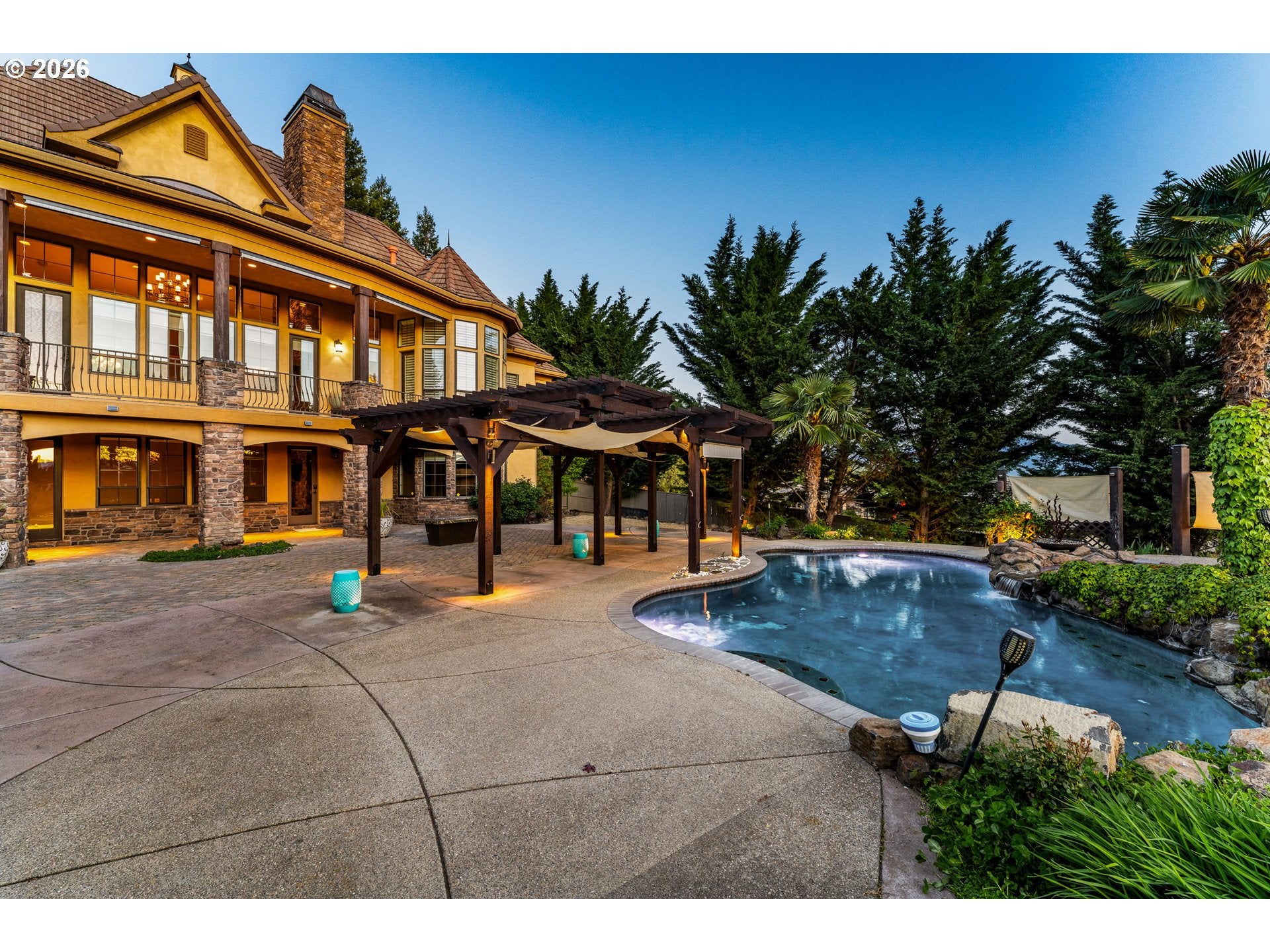 5637 SADDLE RIDGE DR