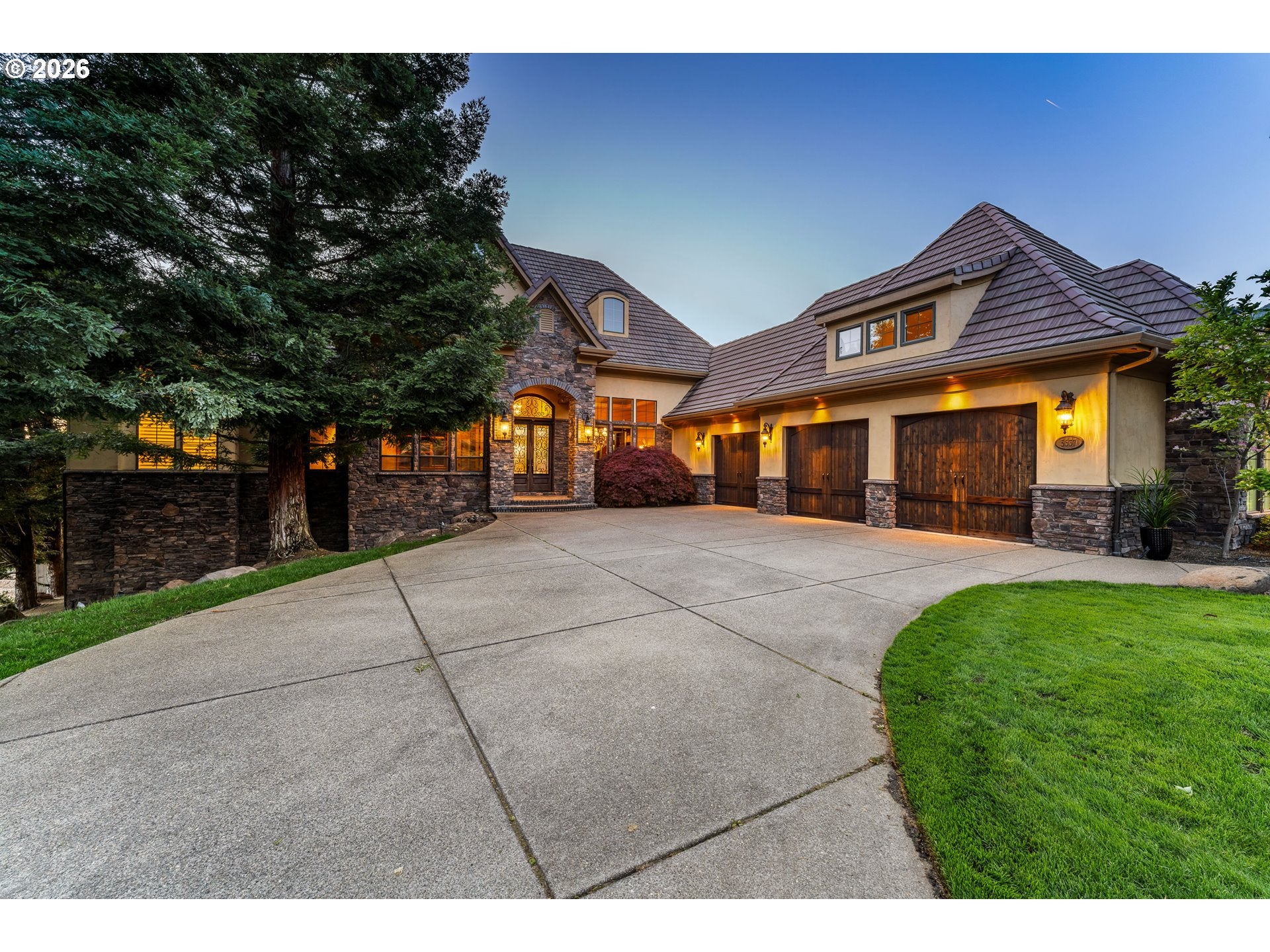 5637 SADDLE RIDGE DR