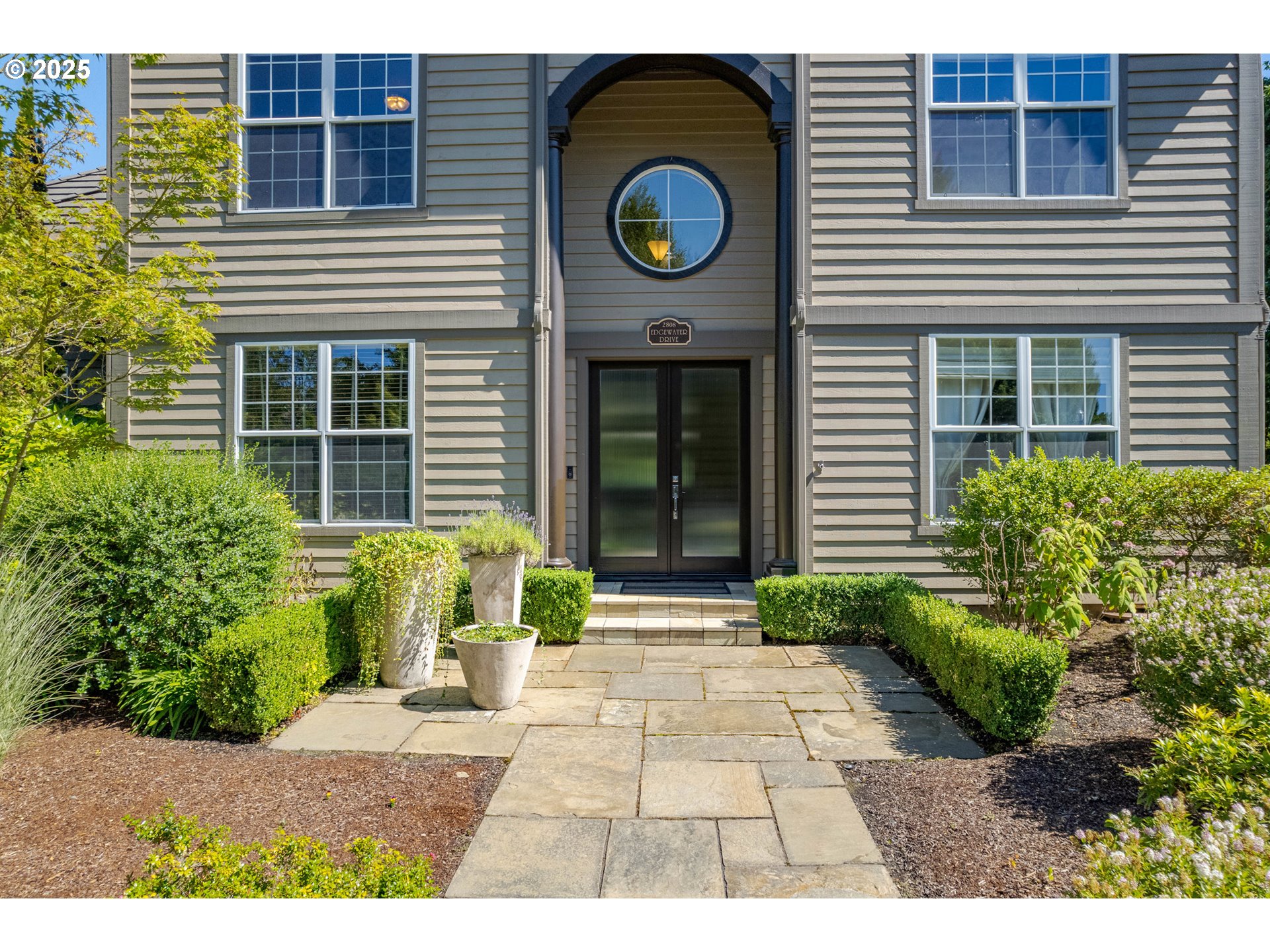 2808 EDGEWATER DR