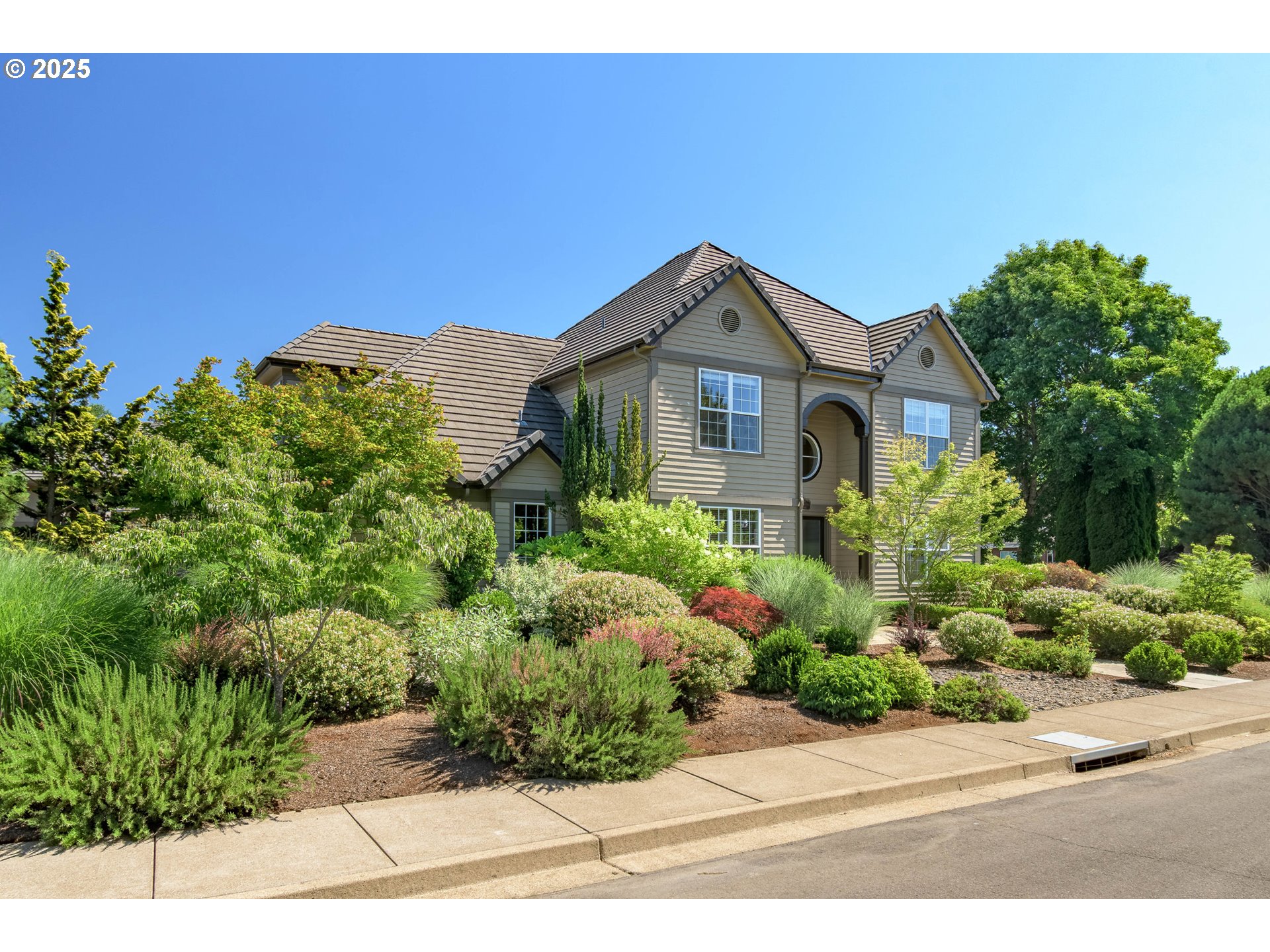 2808 EDGEWATER DR