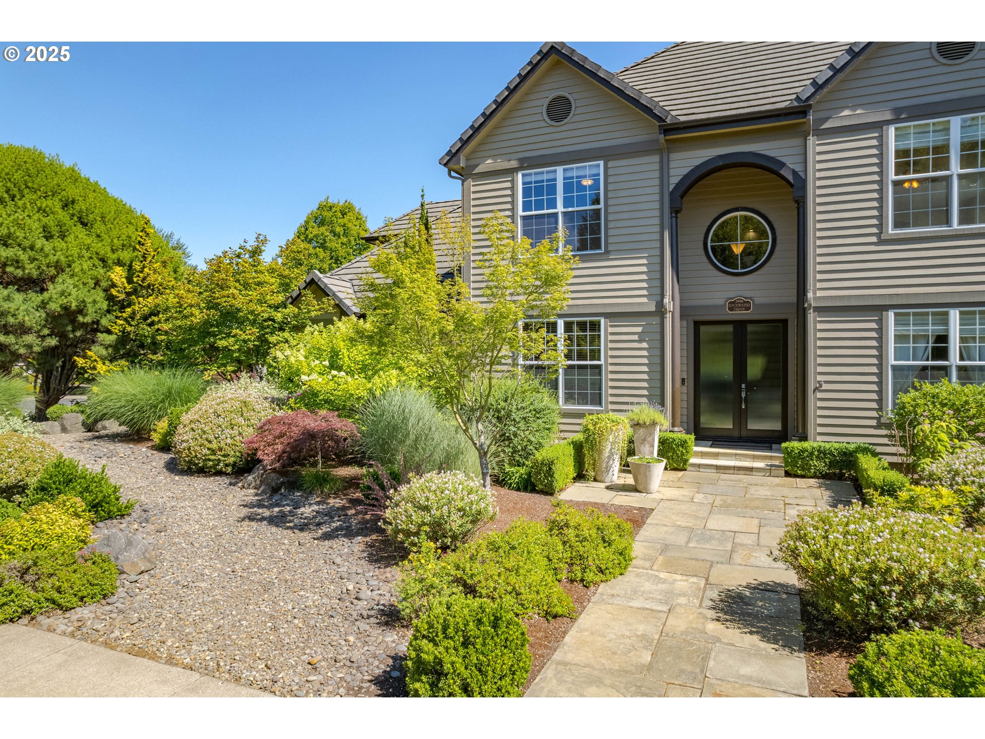 2808 EDGEWATER DR