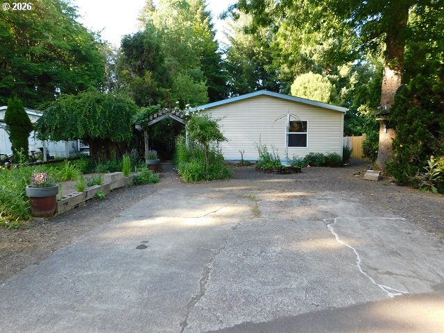 1105 RIVERSIDE DR 32