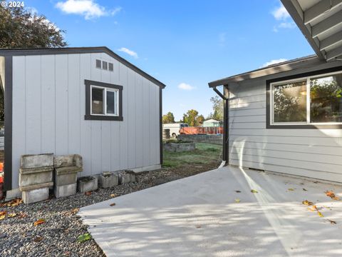 A home in Woodburn