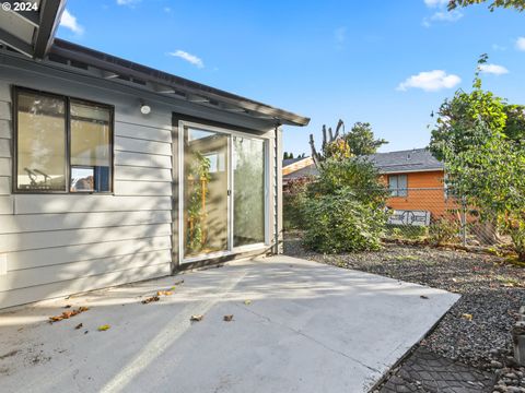 A home in Woodburn