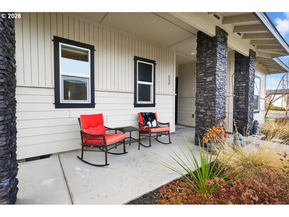 559 NW RIMROCK CT