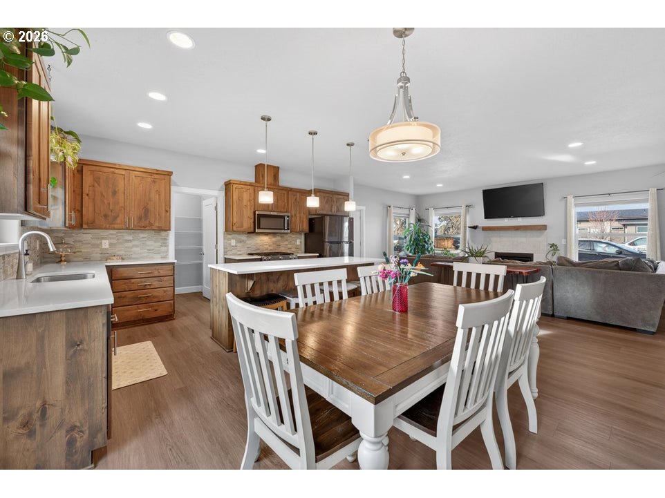 559 NW RIMROCK CT