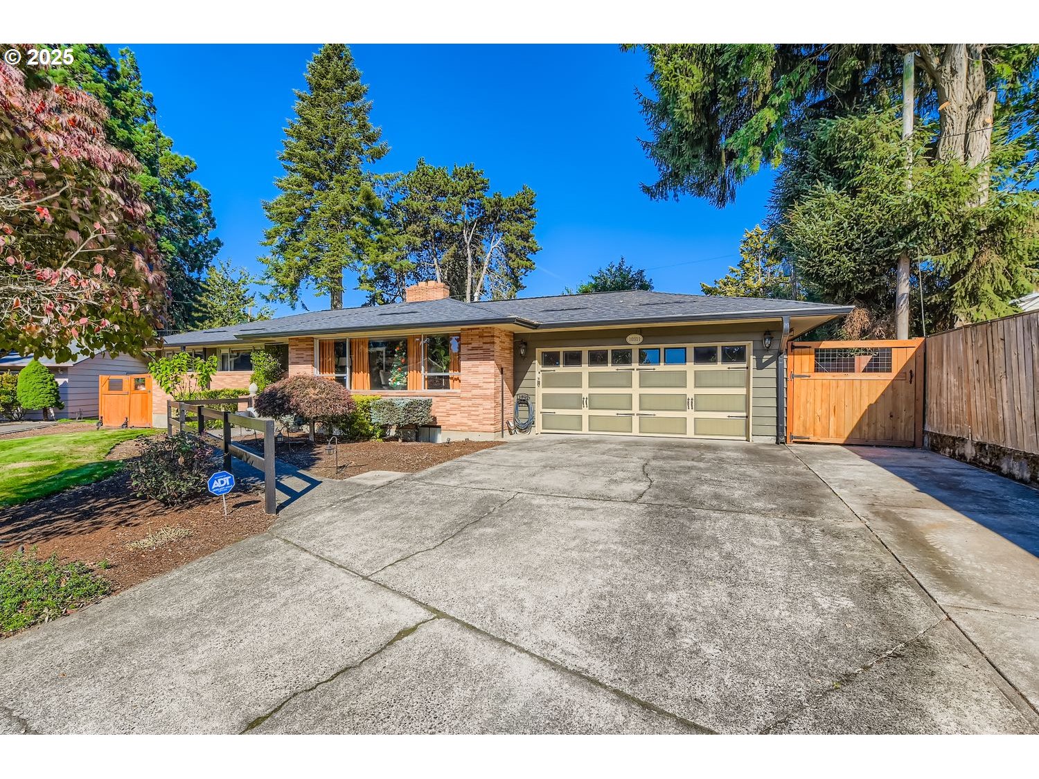 10311 NE RUSSELL CT
