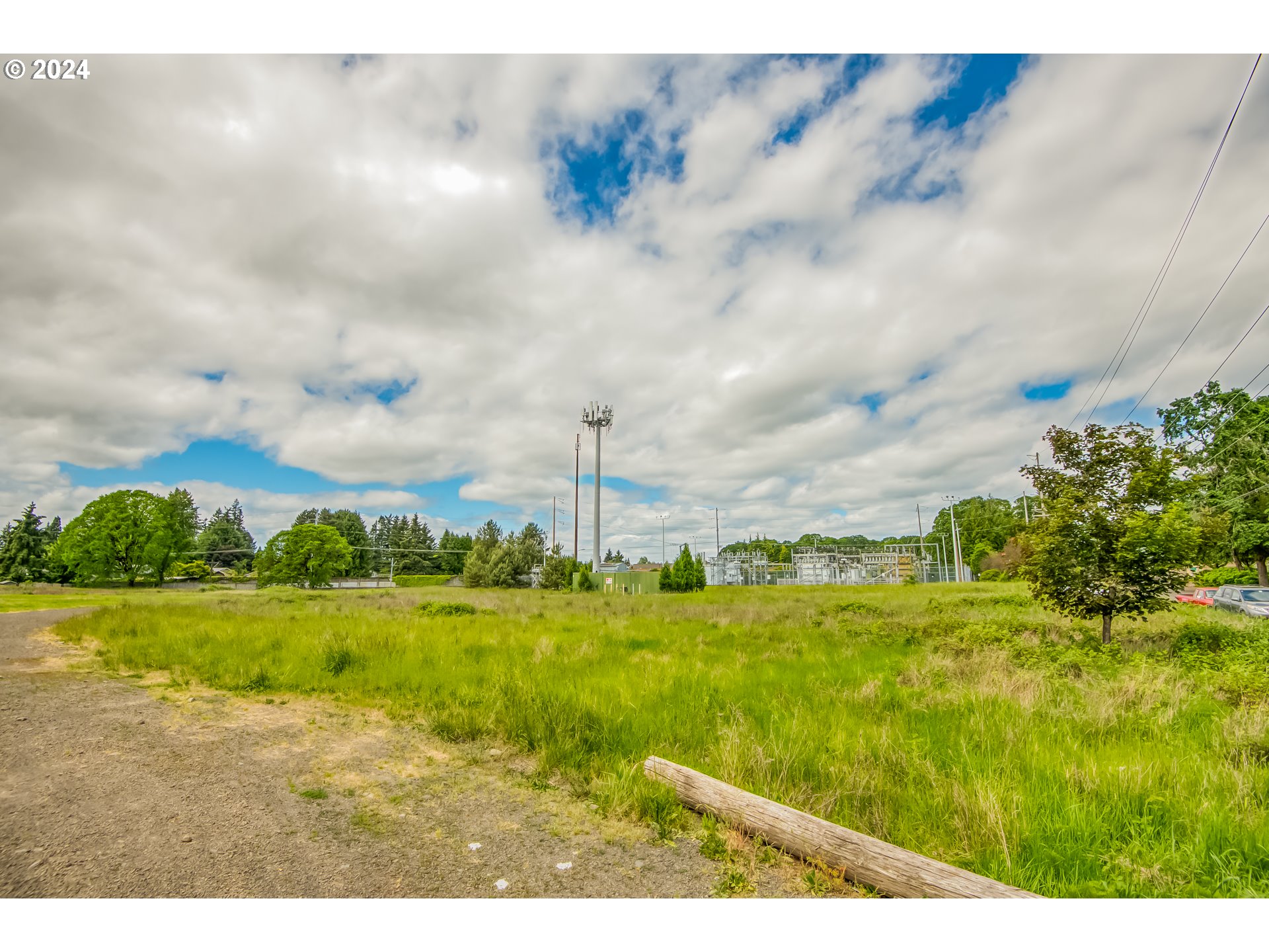 2233 E MAIN ST