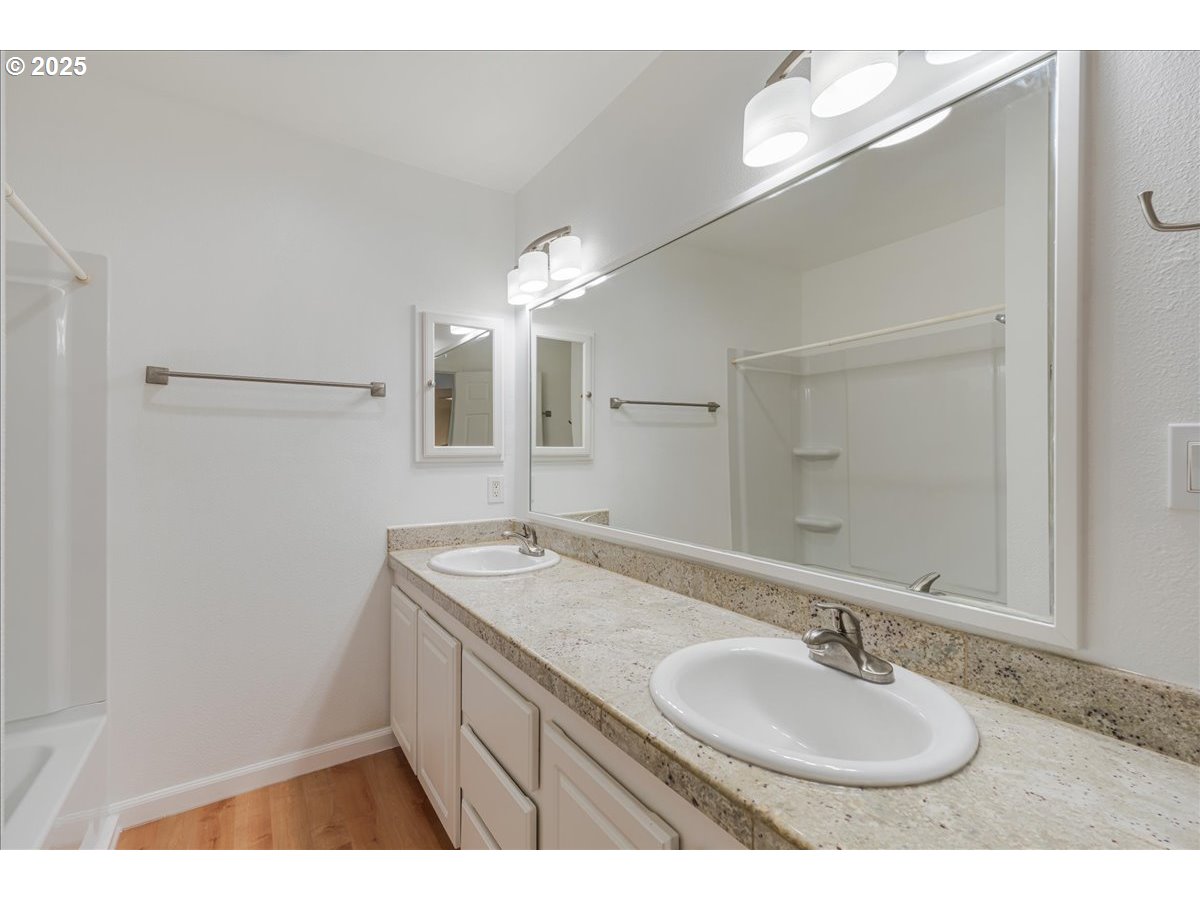 Clackamas, Oregon 97015, United States, 2 Bedrooms Bedrooms, ,1 BathroomBathrooms,Residential,Active,217439