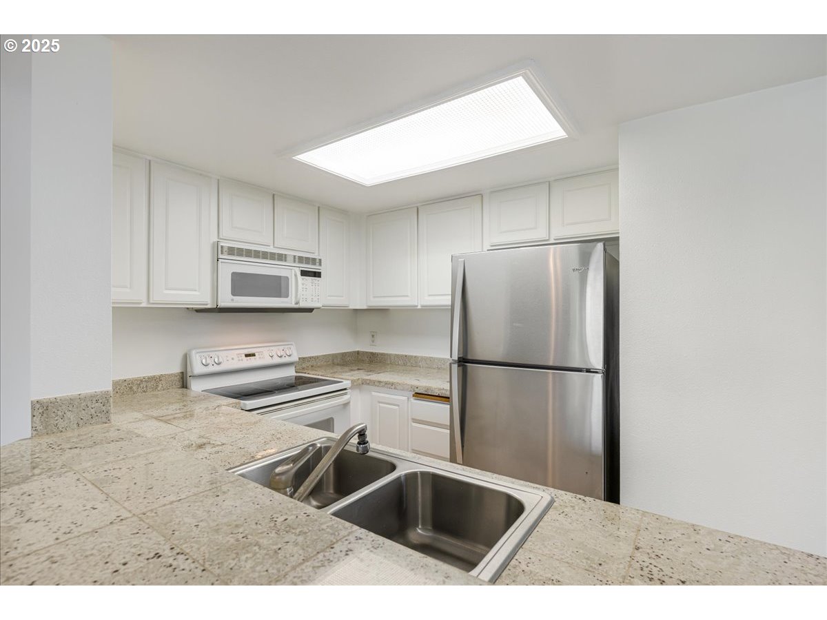 Clackamas, Oregon 97015, United States, 2 Bedrooms Bedrooms, ,1 BathroomBathrooms,Residential,Active,217439