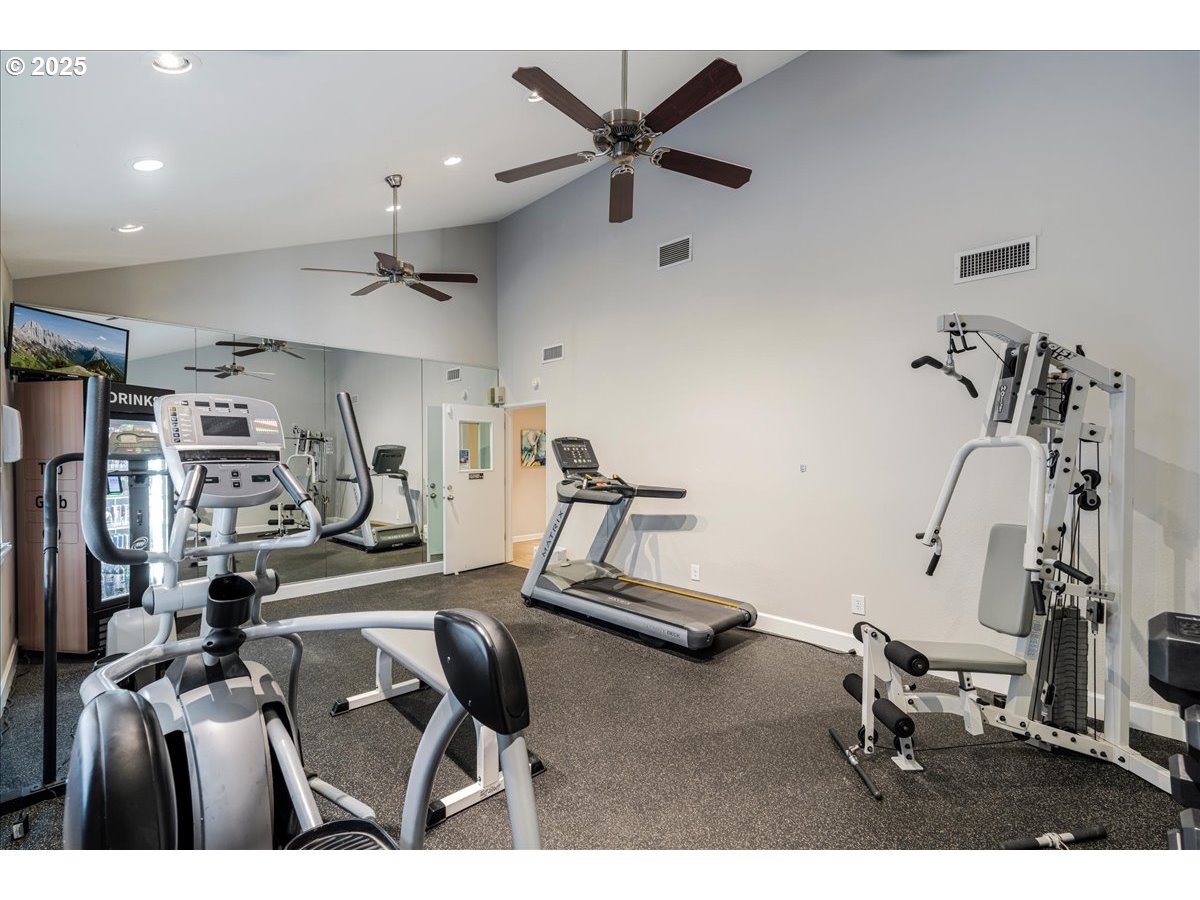 Clackamas, Oregon 97015, United States, 2 Bedrooms Bedrooms, ,1 BathroomBathrooms,Residential,Active,217439