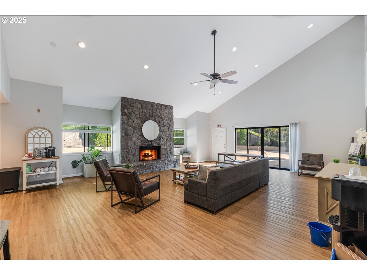 Clackamas, Oregon 97015, United States, 2 Bedrooms Bedrooms, ,1 BathroomBathrooms,Residential,Active,217439