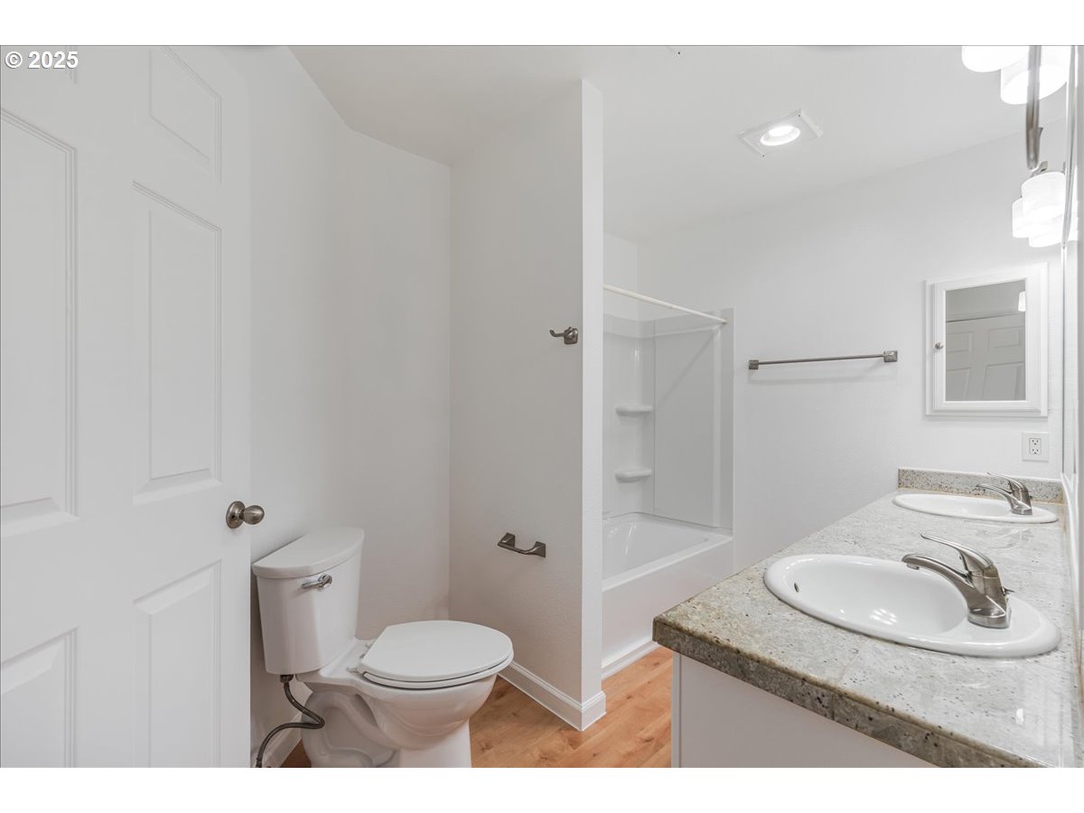 Clackamas, Oregon 97015, United States, 2 Bedrooms Bedrooms, ,1 BathroomBathrooms,Residential,Active,217439