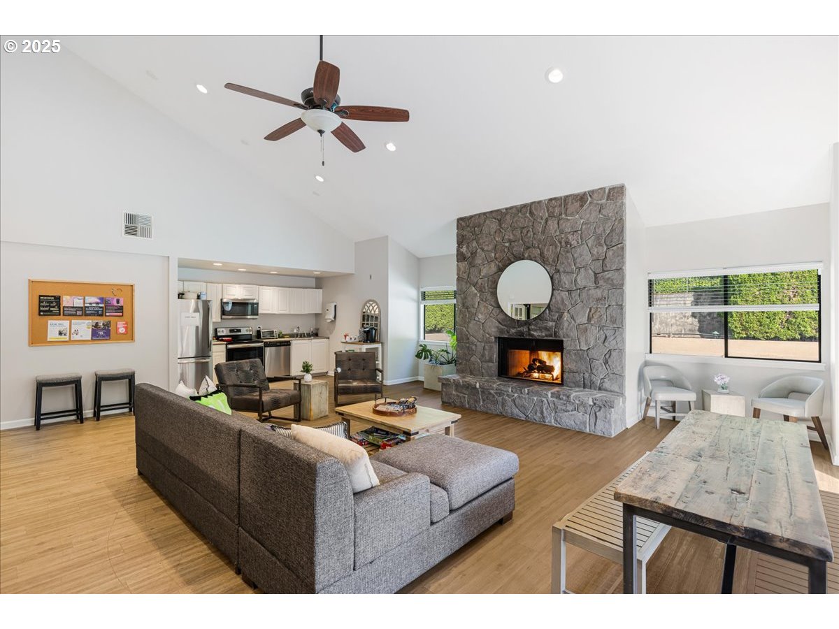 Clackamas, Oregon 97015, United States, 2 Bedrooms Bedrooms, ,1 BathroomBathrooms,Residential,Active,217439