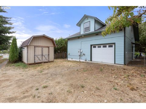 A home in Coquille