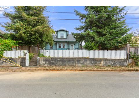 A home in Coquille