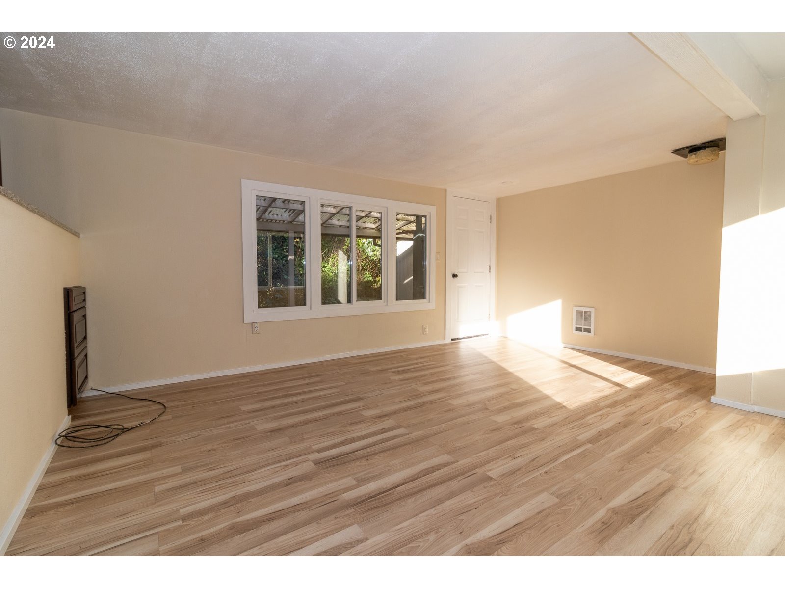 Florence, Oregon 97439, United States, 2 Bedrooms Bedrooms, ,1 BathroomBathrooms,Residential,Active,26757