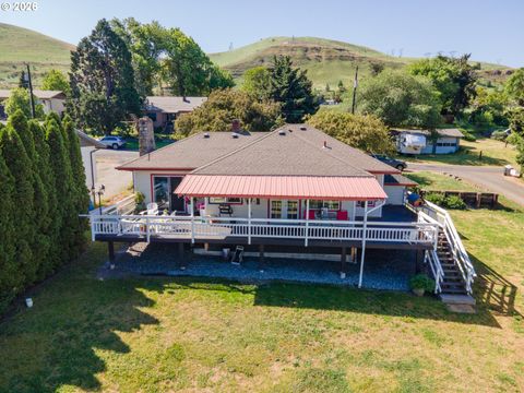 2215 E 16TH ST The Dalles OR 97058