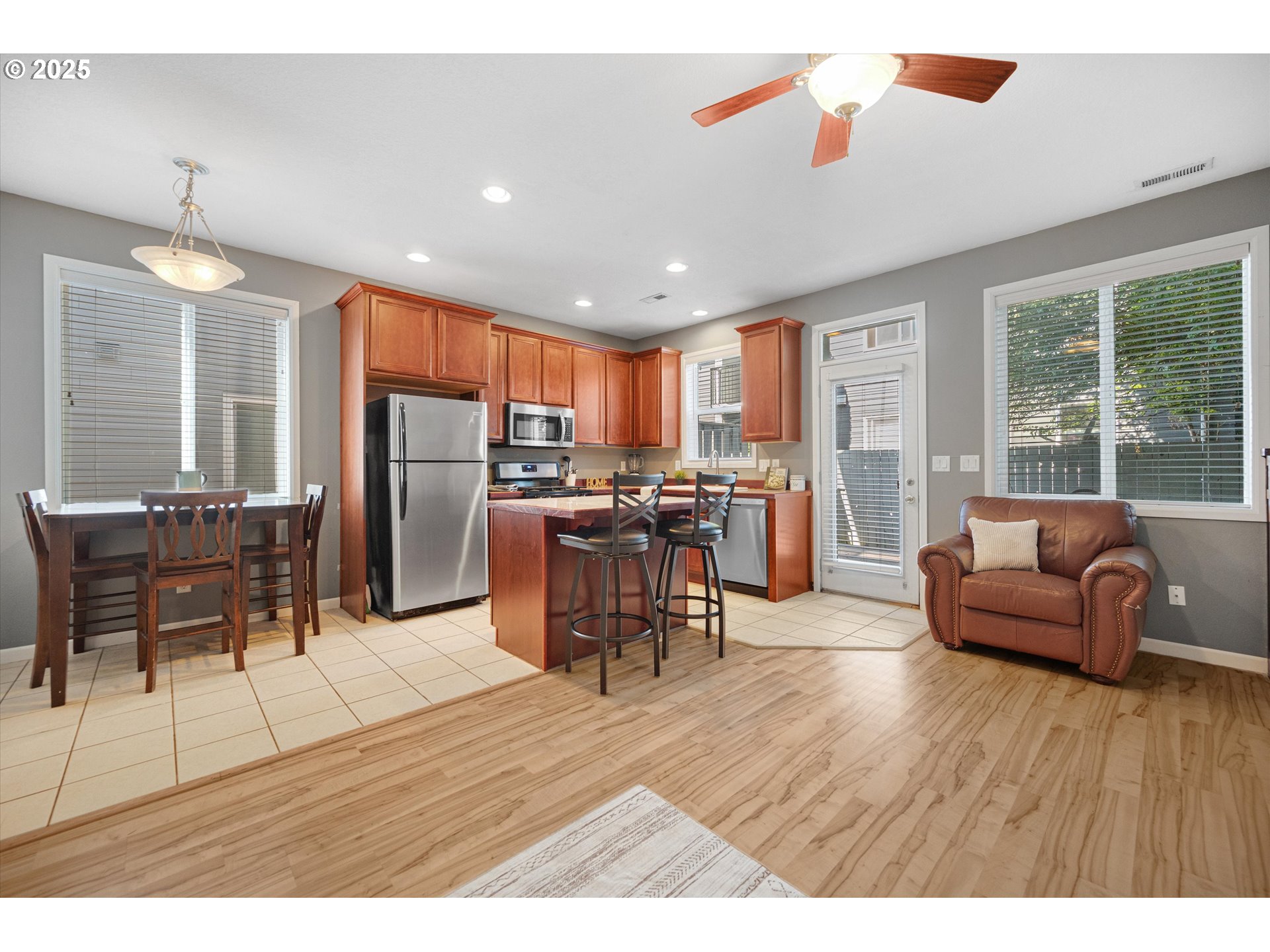 810 E 9TH ST G28