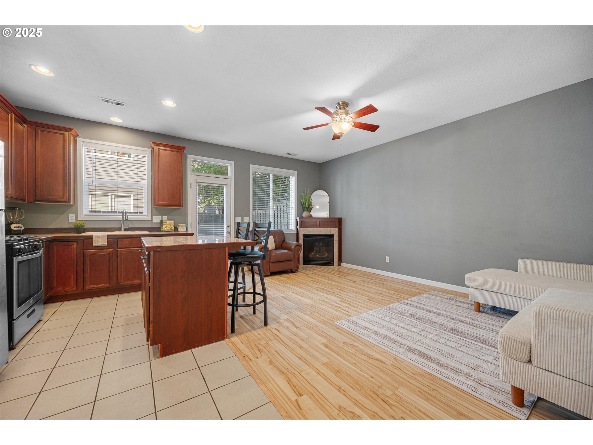 810 E 9TH ST G28