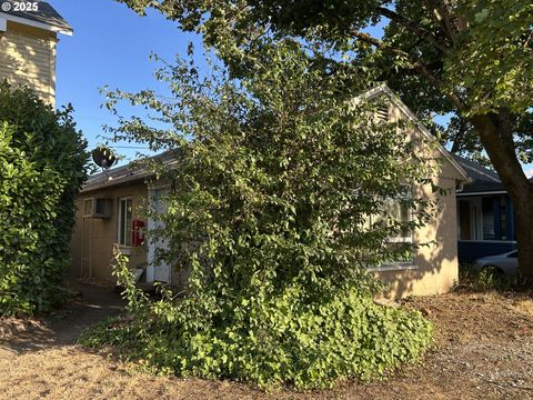 1547 SE PINE ST Roseburg OR 97470
