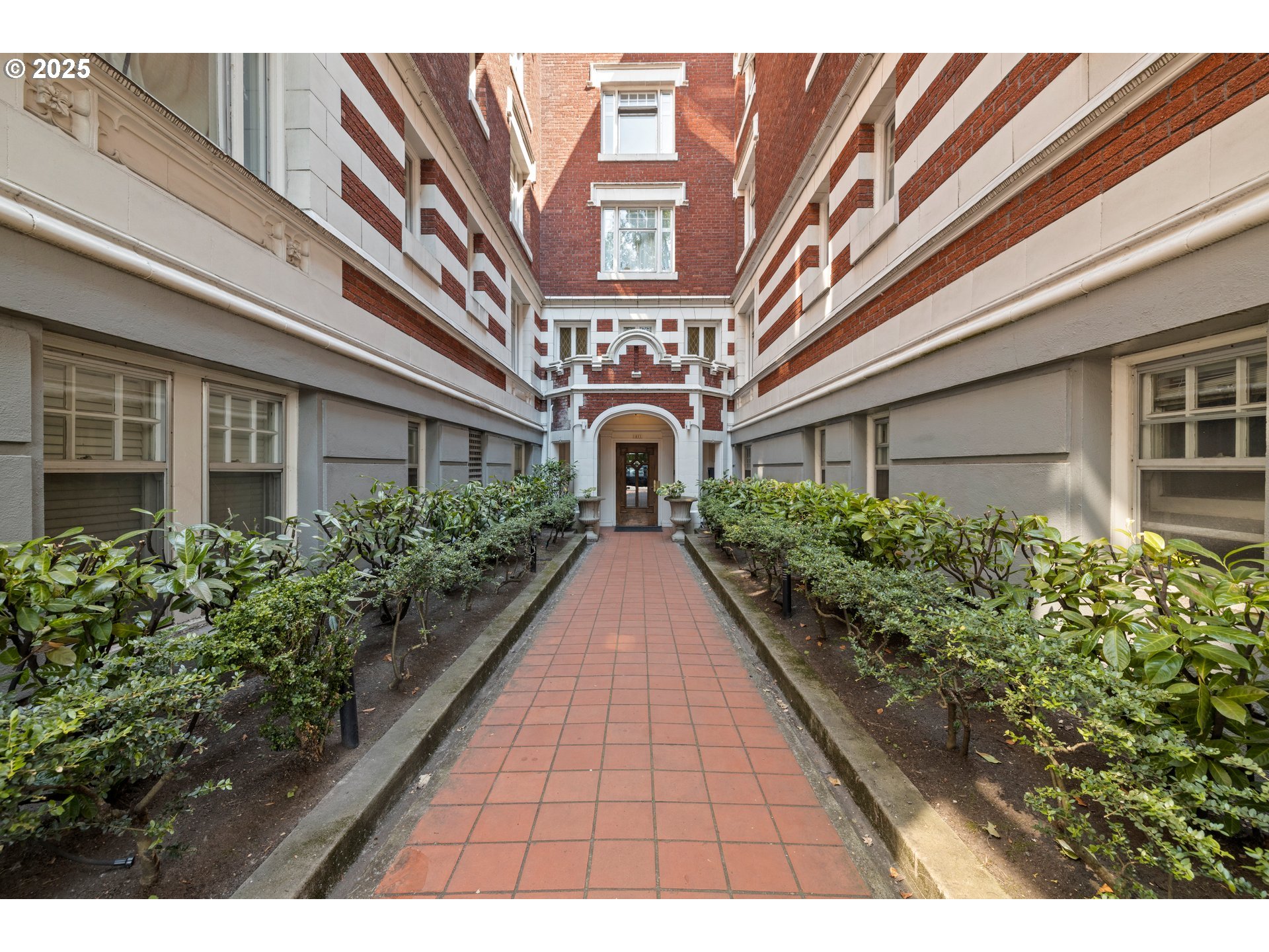 1811 NW COUCH ST 508