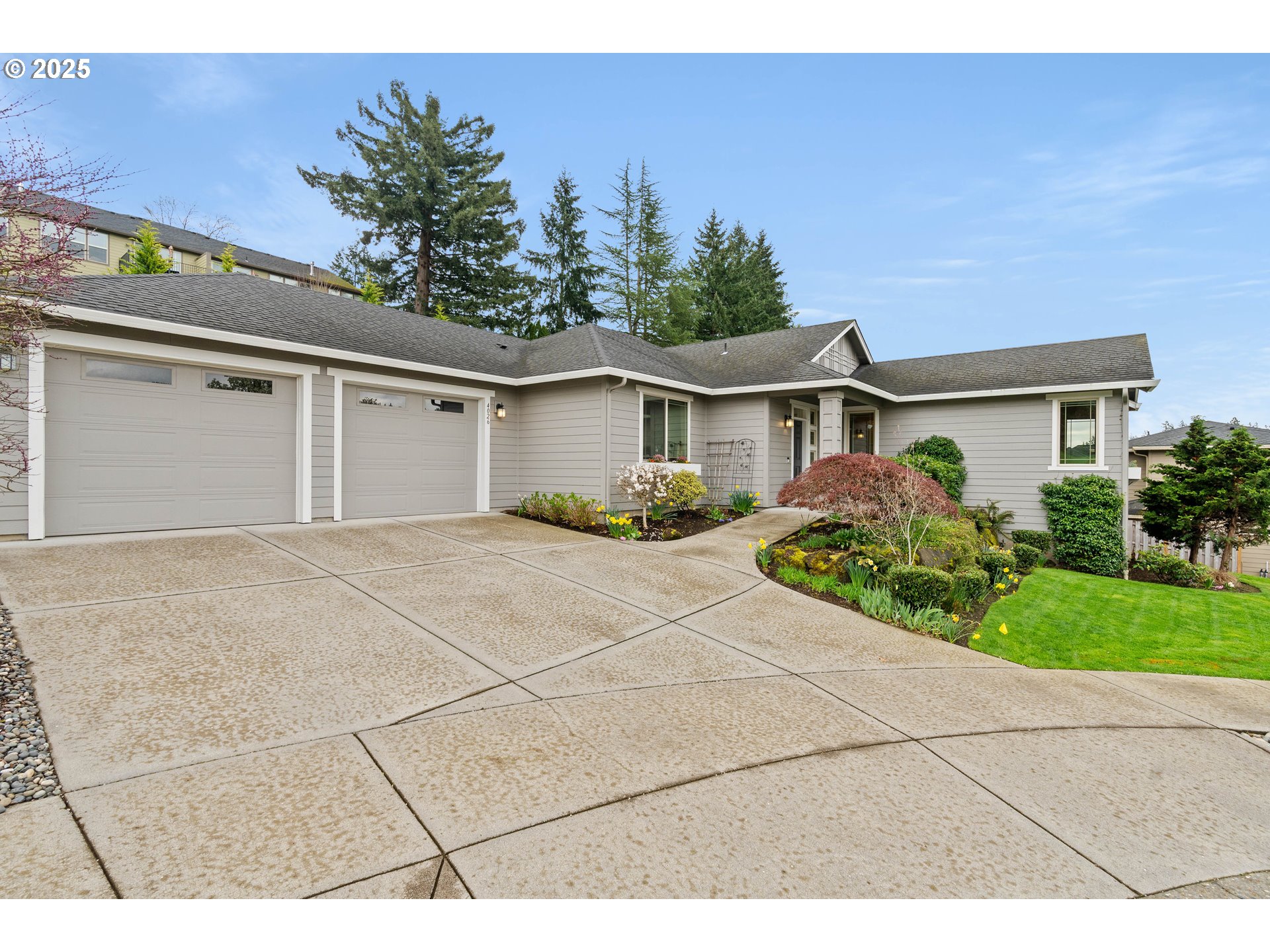4026 NE EVERETT CT
