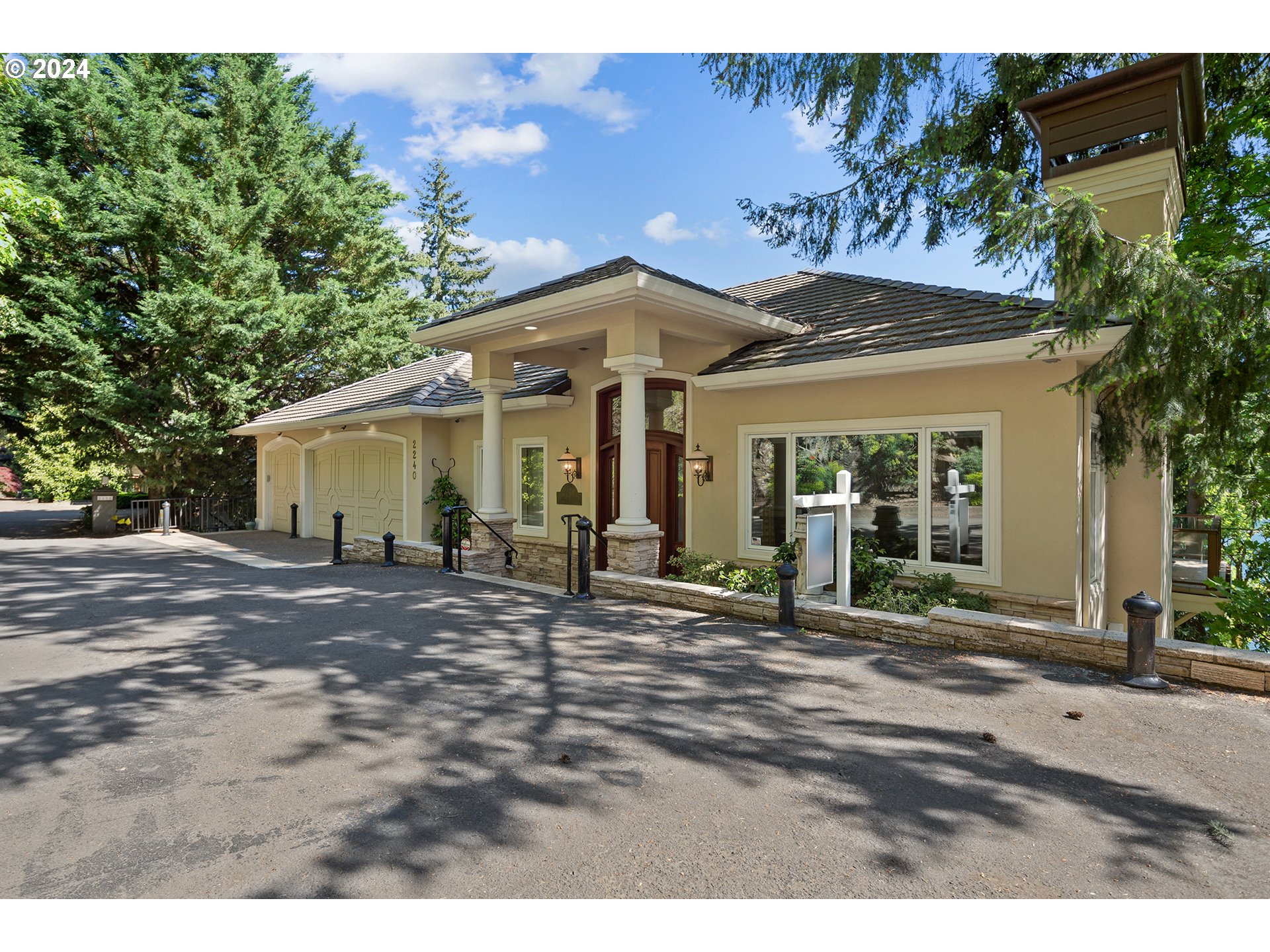2240 SUMMIT CT