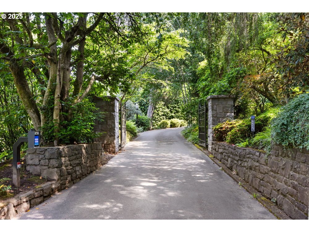 11175 S RIVERWOOD RD