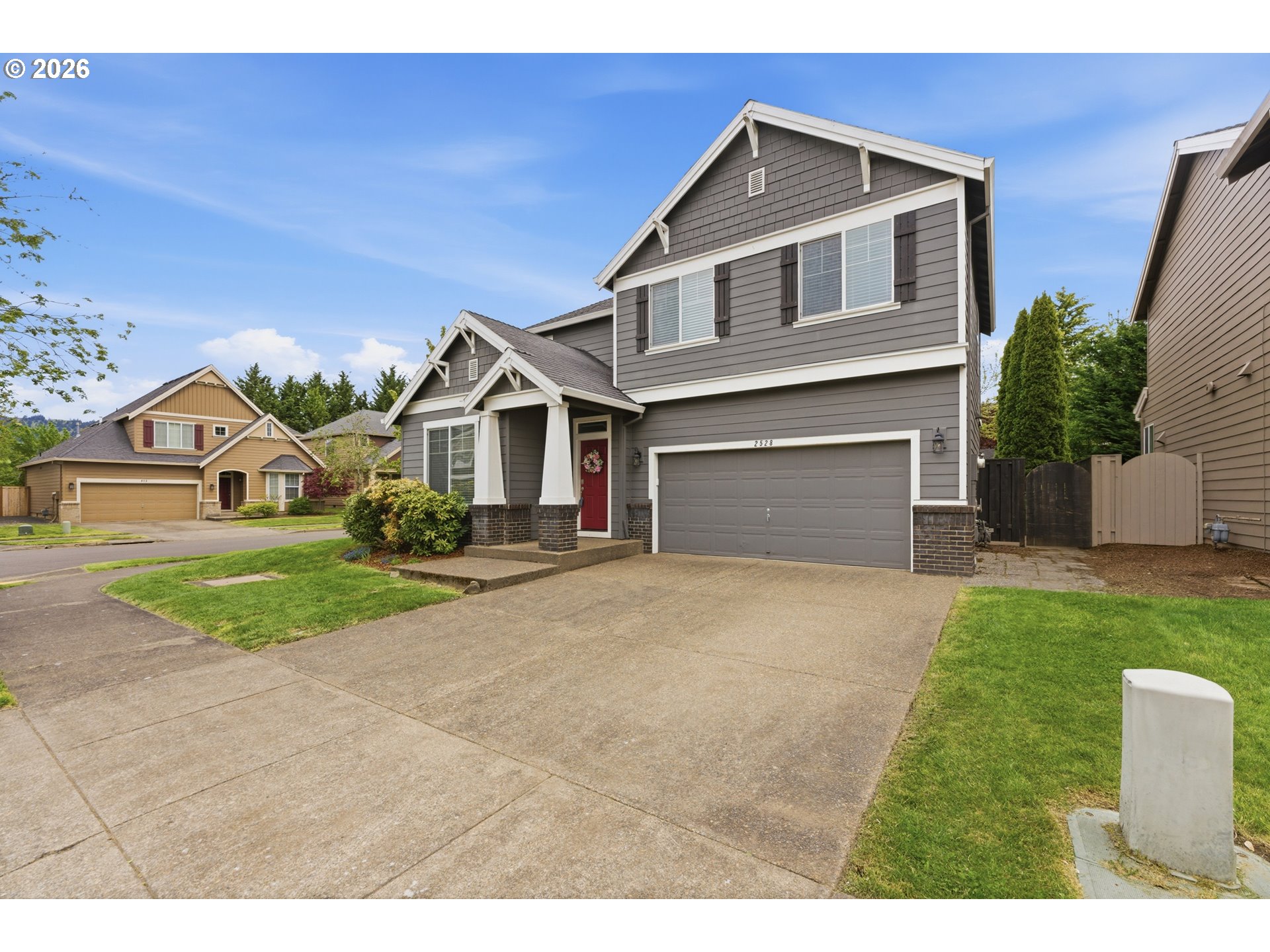 2528 N ROGER SMITH DR