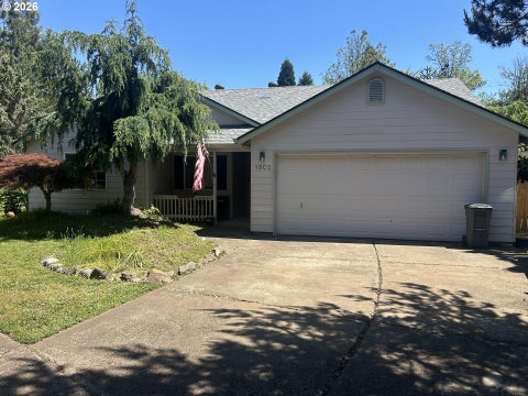 Photo of 1302 SW Darci Dr, McMinnville, OR 97128 (MLS # 545940753)