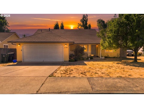 Photo of 1145 Ash Grove Loop, Creswell, OR 97426 (MLS # 738024151)