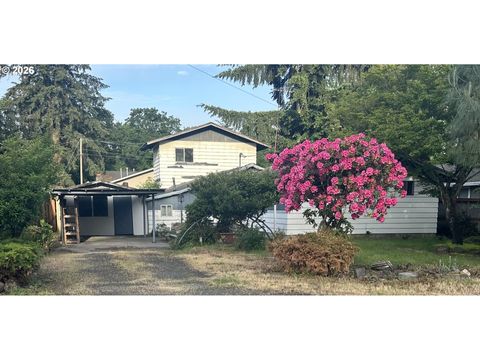 Photo of 395 N 11th St, St Helens, OR 97051 (MLS # 633023763)